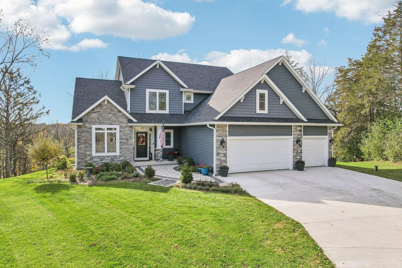 S95W22835 Bywater Ln, Vernon, WI 53103