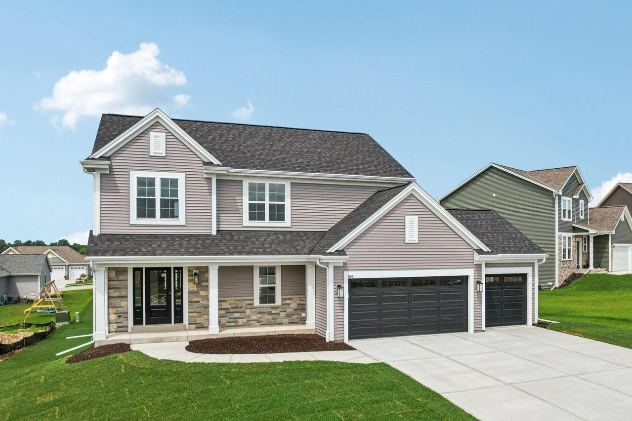 665 Mary Way, Slinger, WI 53086