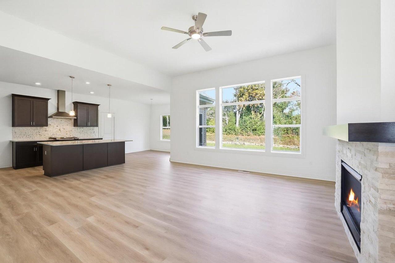 842 Medina Dr, Mukwonago, WI 53149