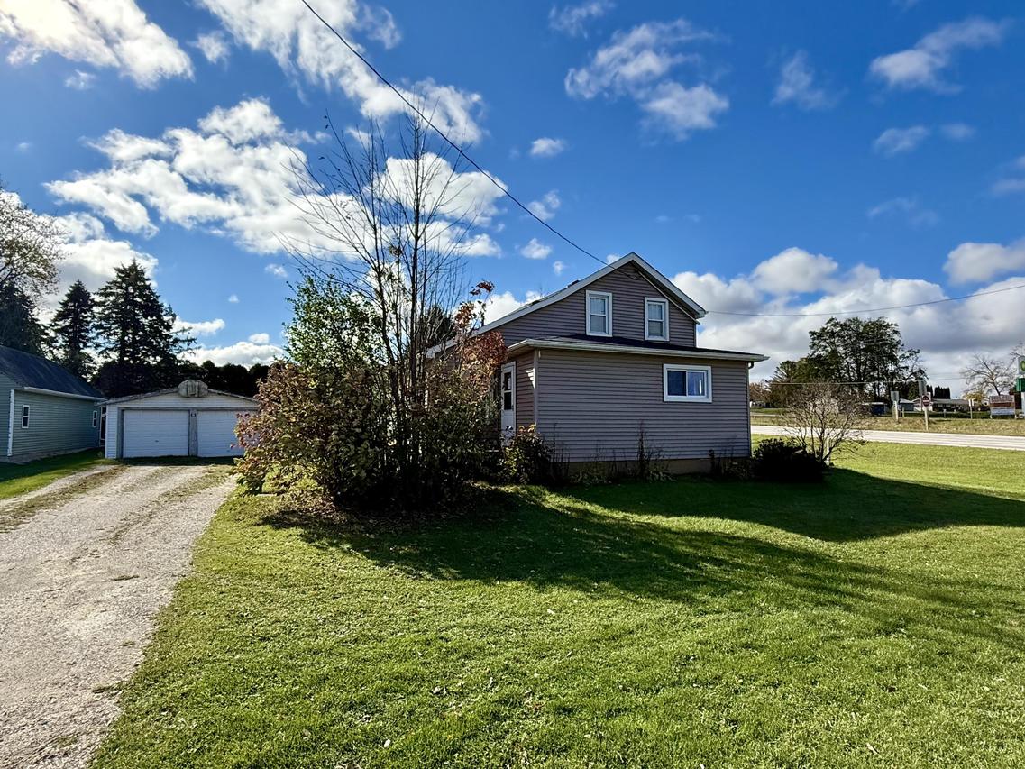 127 E 1st St, Waldo, WI 53093