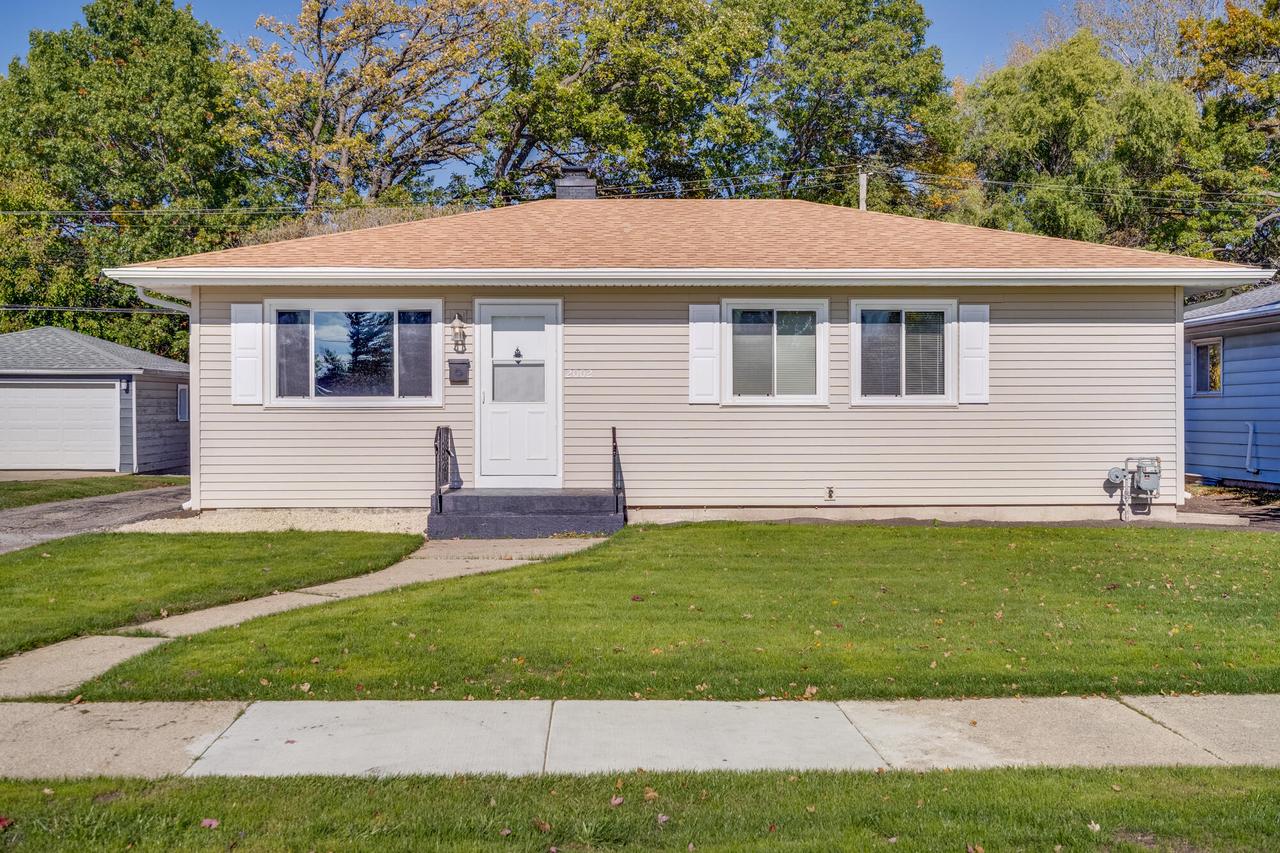 2002 84th St, Kenosha, WI 53143