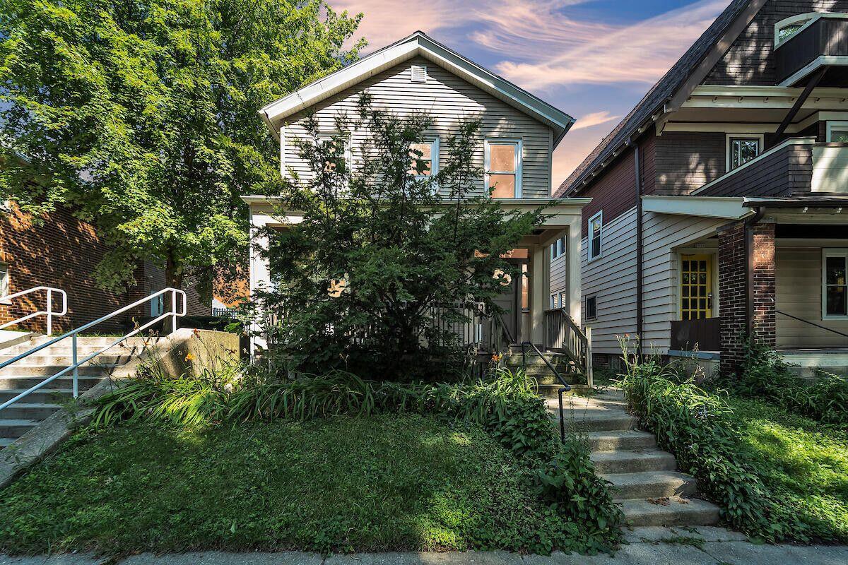 2920 N Bartlett Ave, Milwaukee, WI 53211