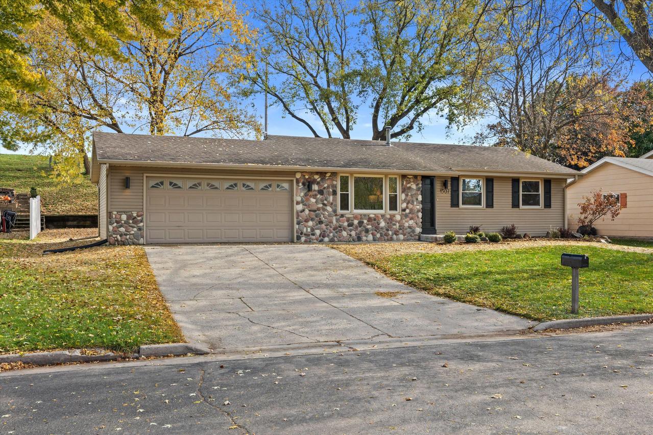 1507 Hillside Ln, Watertown, WI 53098