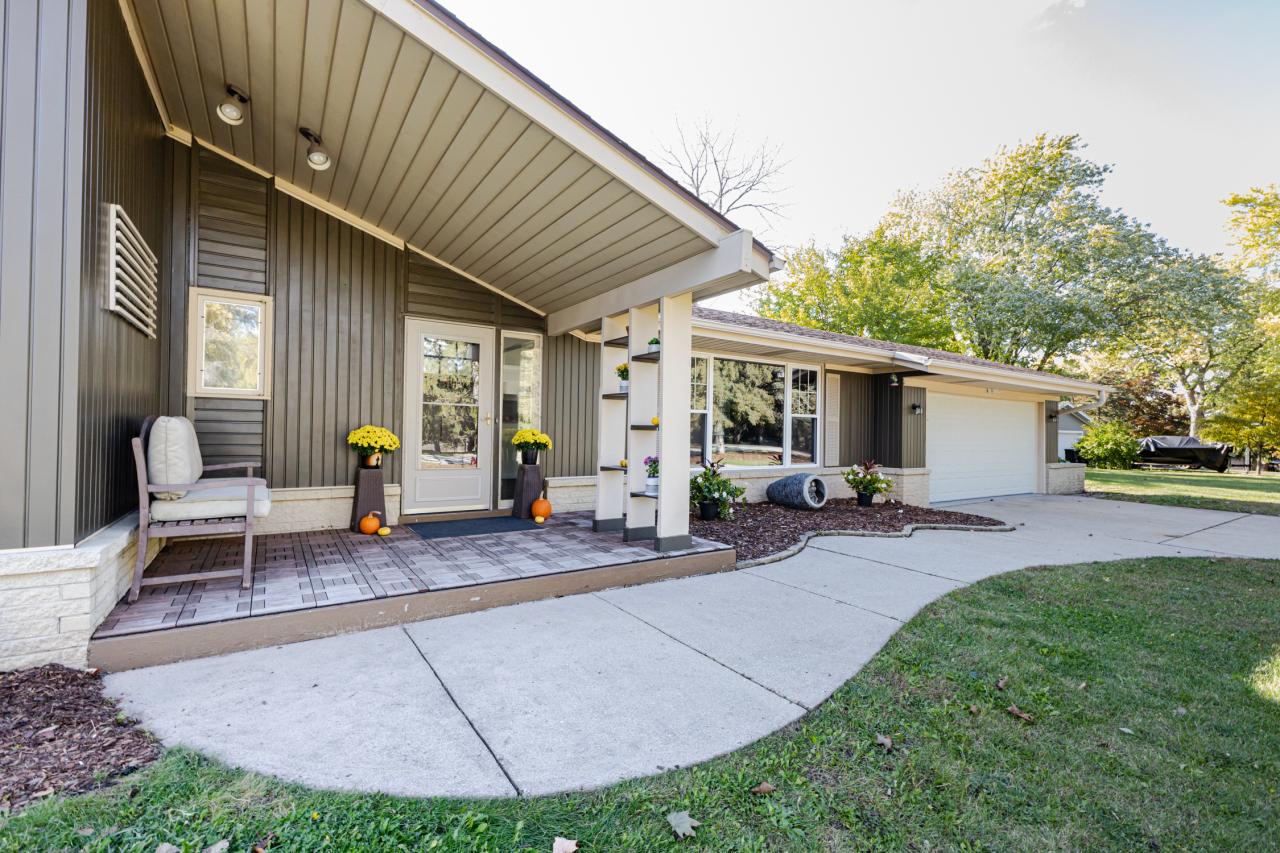 N28W26587 Miami Dr, Pewaukee, WI 53072