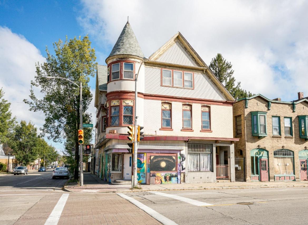 2674 N Holton St #2678, Milwaukee, WI 53212