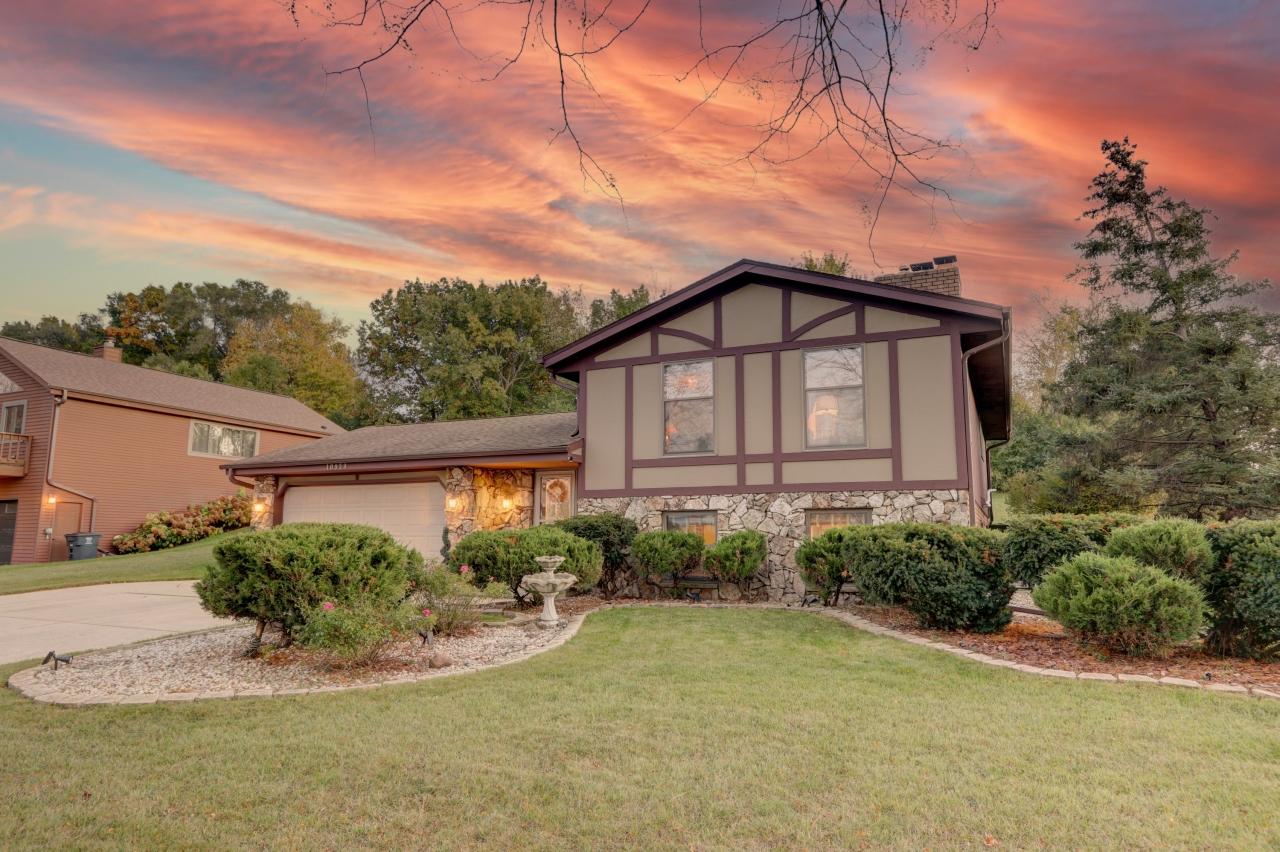 10939 W Coronado Ct, Franklin, WI 53132