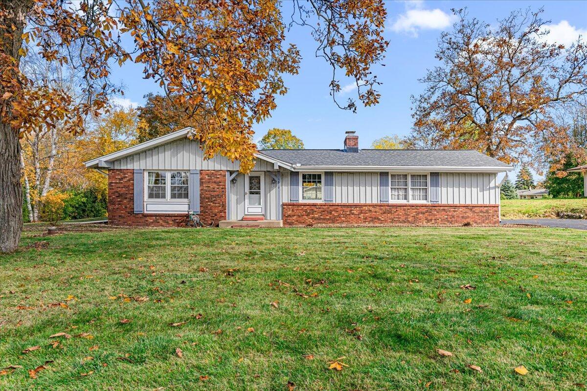 5810 S Balmoral Dr, New Berlin, WI 53146