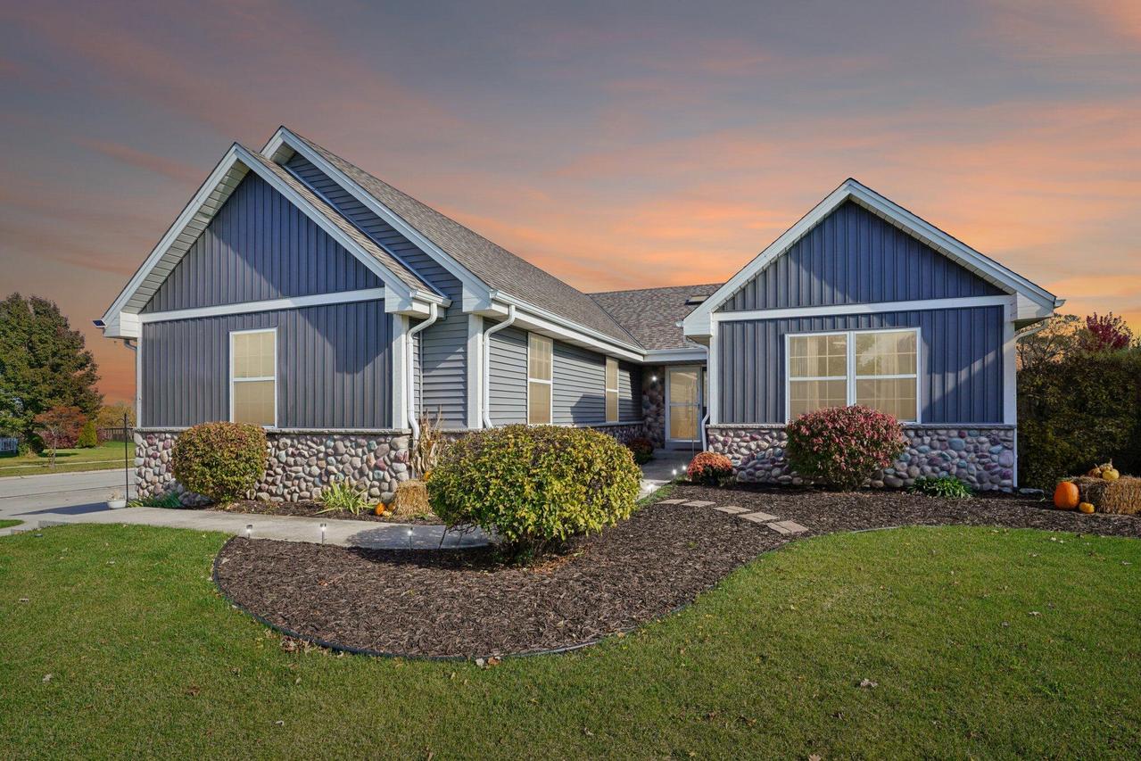 921 E Prairie View, Oak Creek, WI 53154