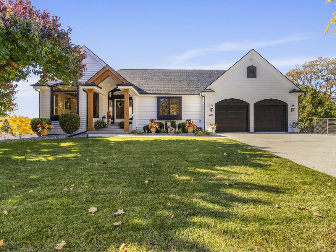 635 W Pierre Ln, Port Washington, WI 53074