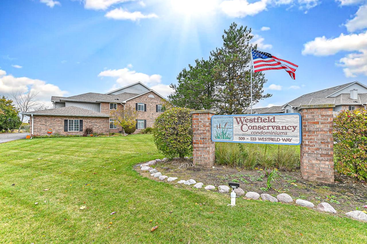 509 Westfield Way #F, Pewaukee, WI 53072