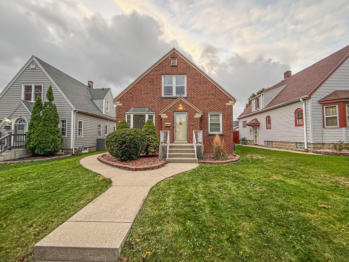 3723 S 18th St #3725, Milwaukee, WI 53221