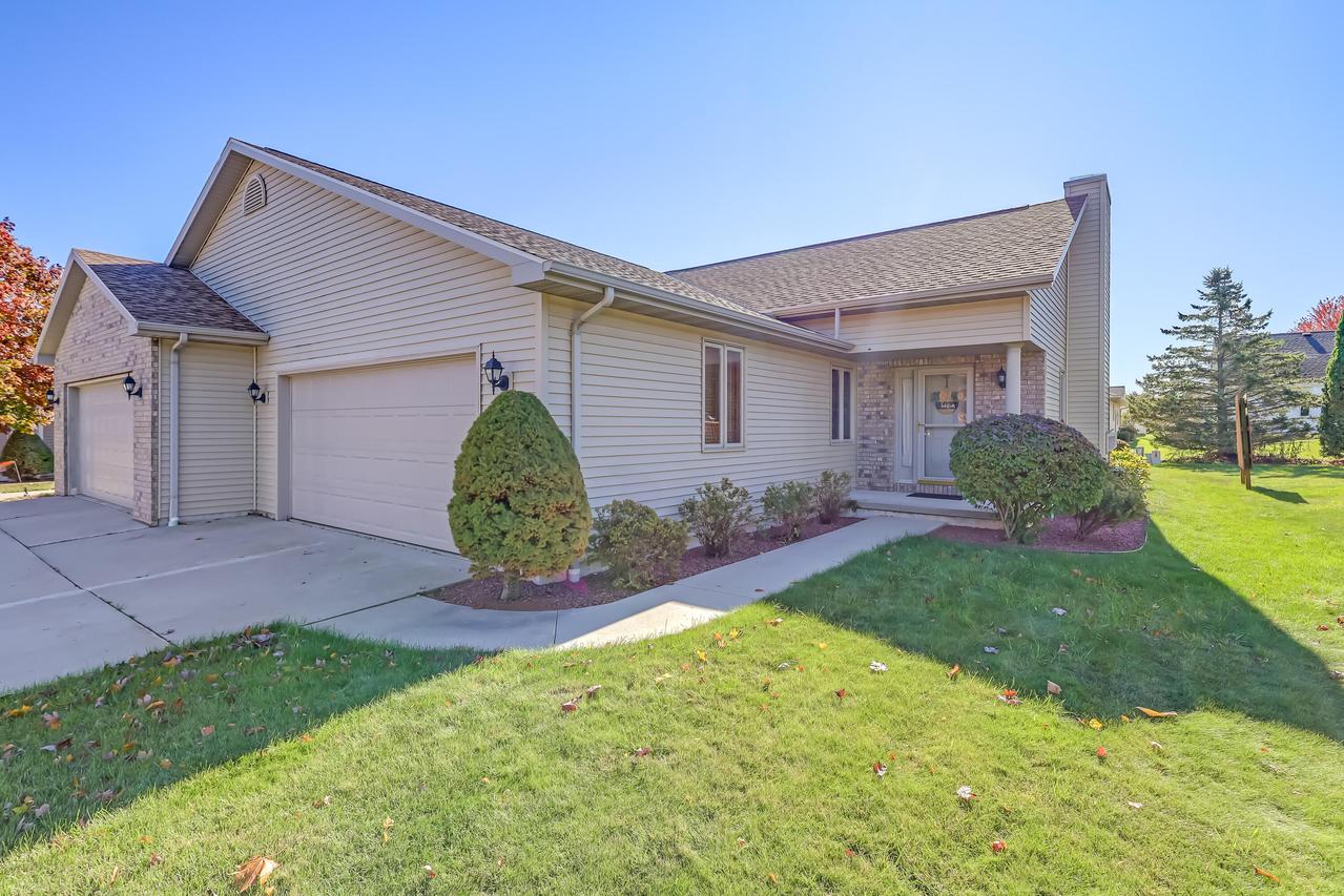 4911 Elmer Ln, Manitowoc, WI 54220