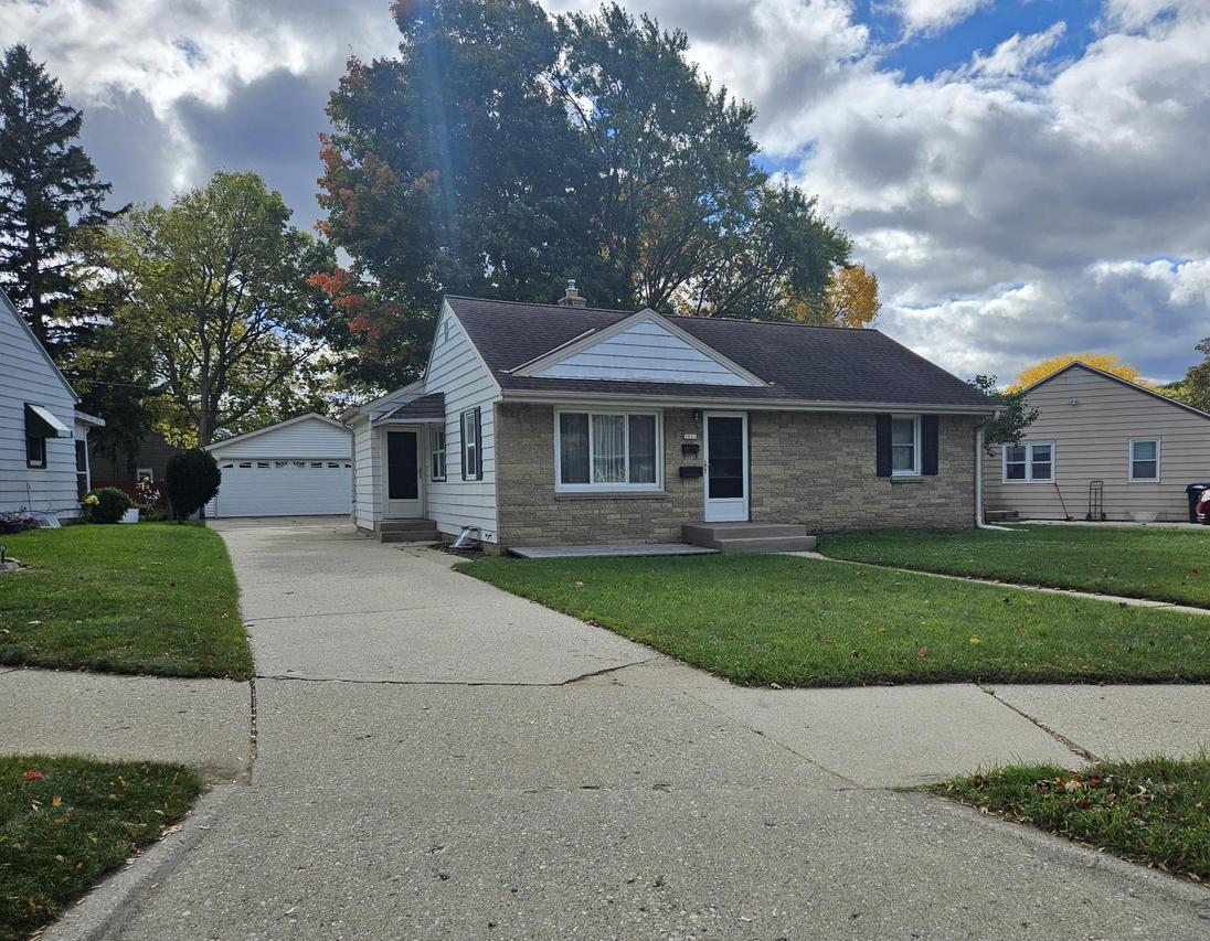 1921 W Birch Ct, Milwaukee, WI 53209