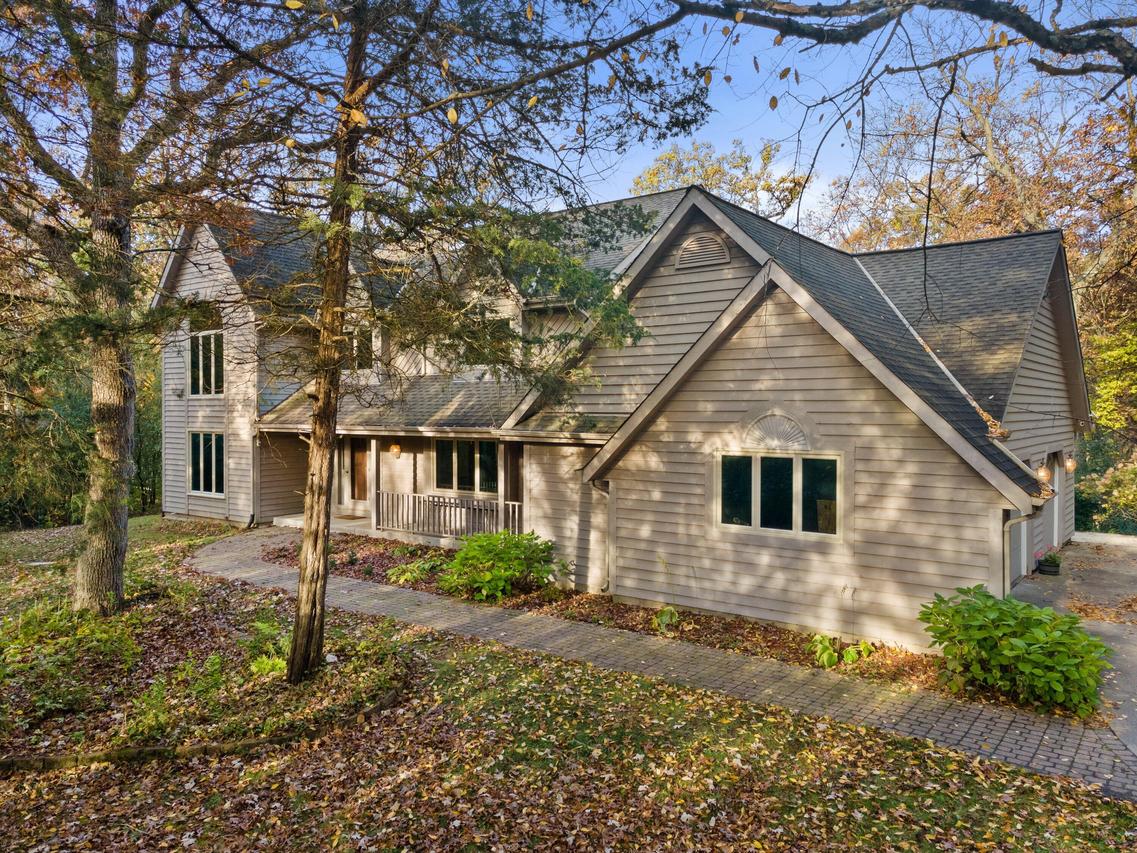 35060 Old Woods Rd, Summit, WI 53066