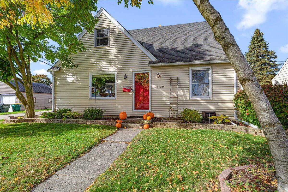 1120 N 8th Ave, West Bend, WI 53090