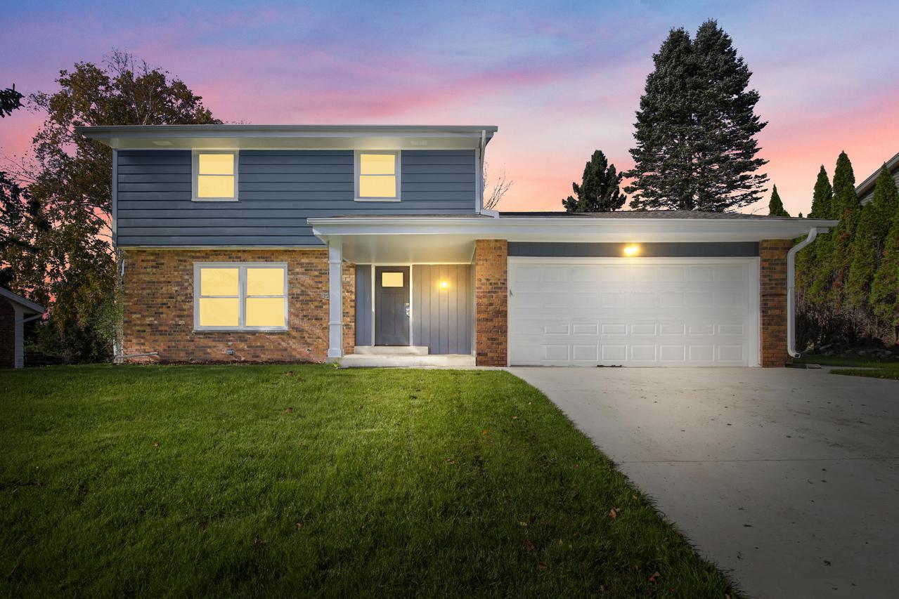 1569 Parkview Ln, Port Washington, WI 53074