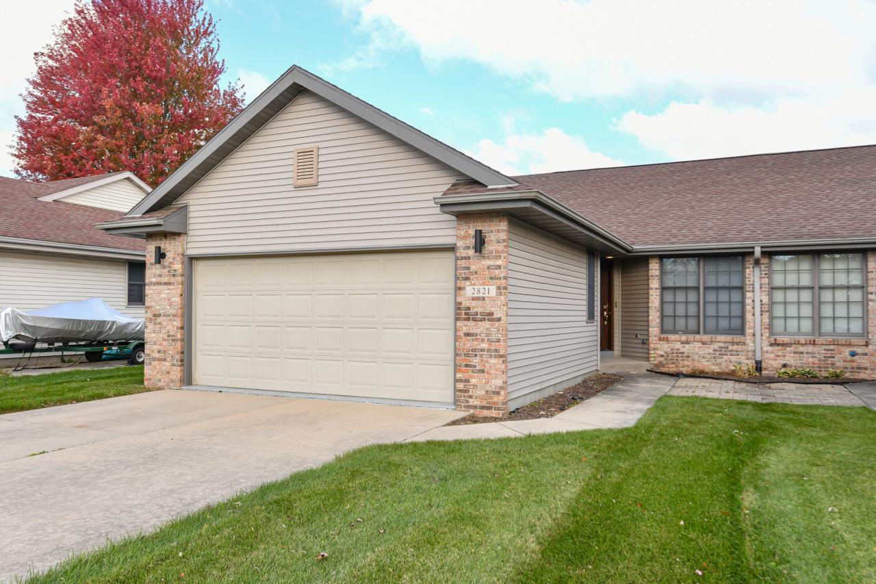 2821 Carrousel Ln, Janesville, WI 53545