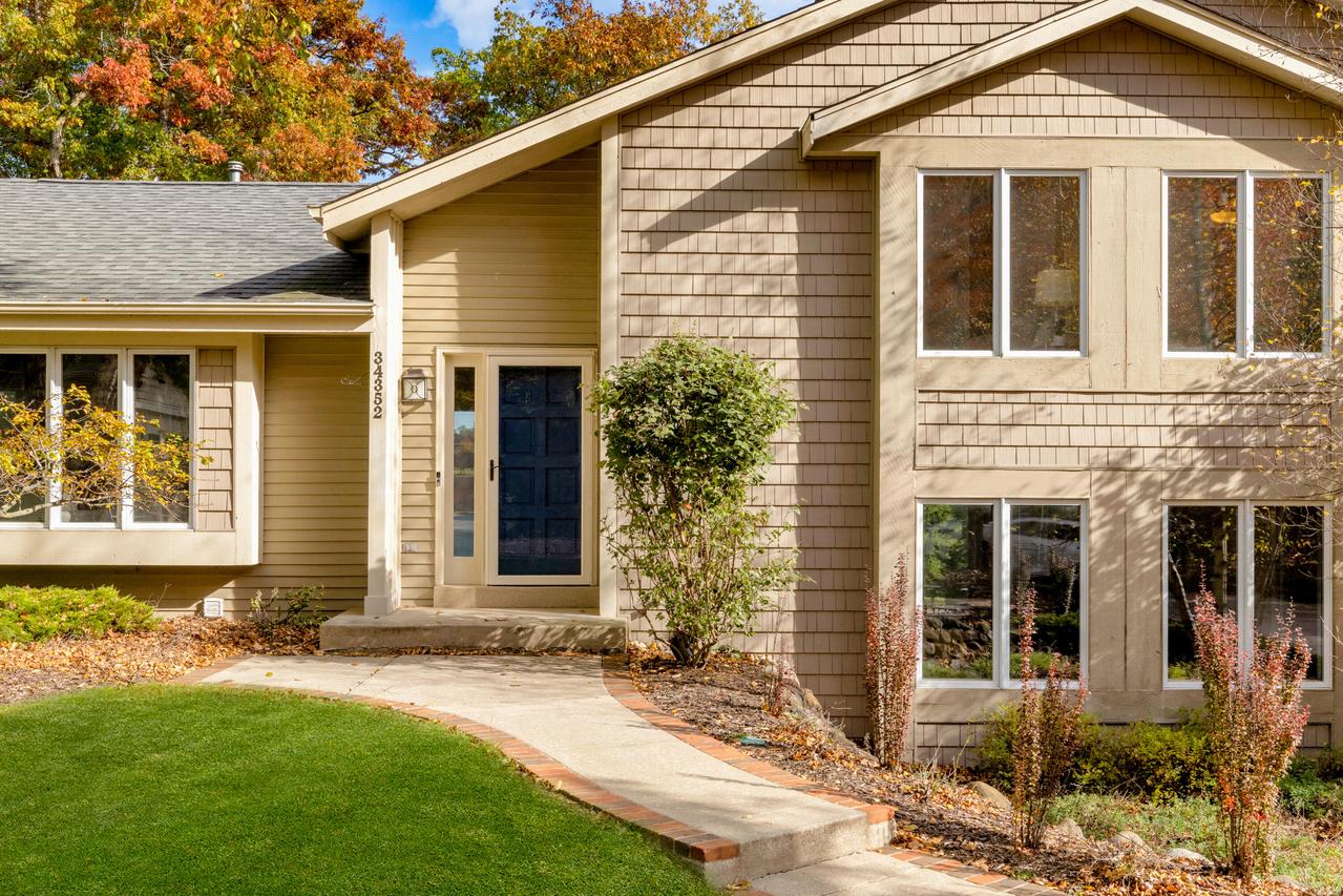 34352 Valley Rd, Delafield, WI 53066