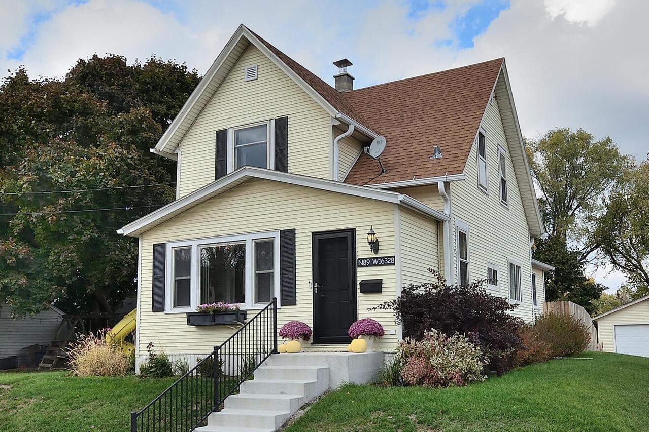 N89W16328 Cleveland Ave, Menomonee Falls, WI 53051