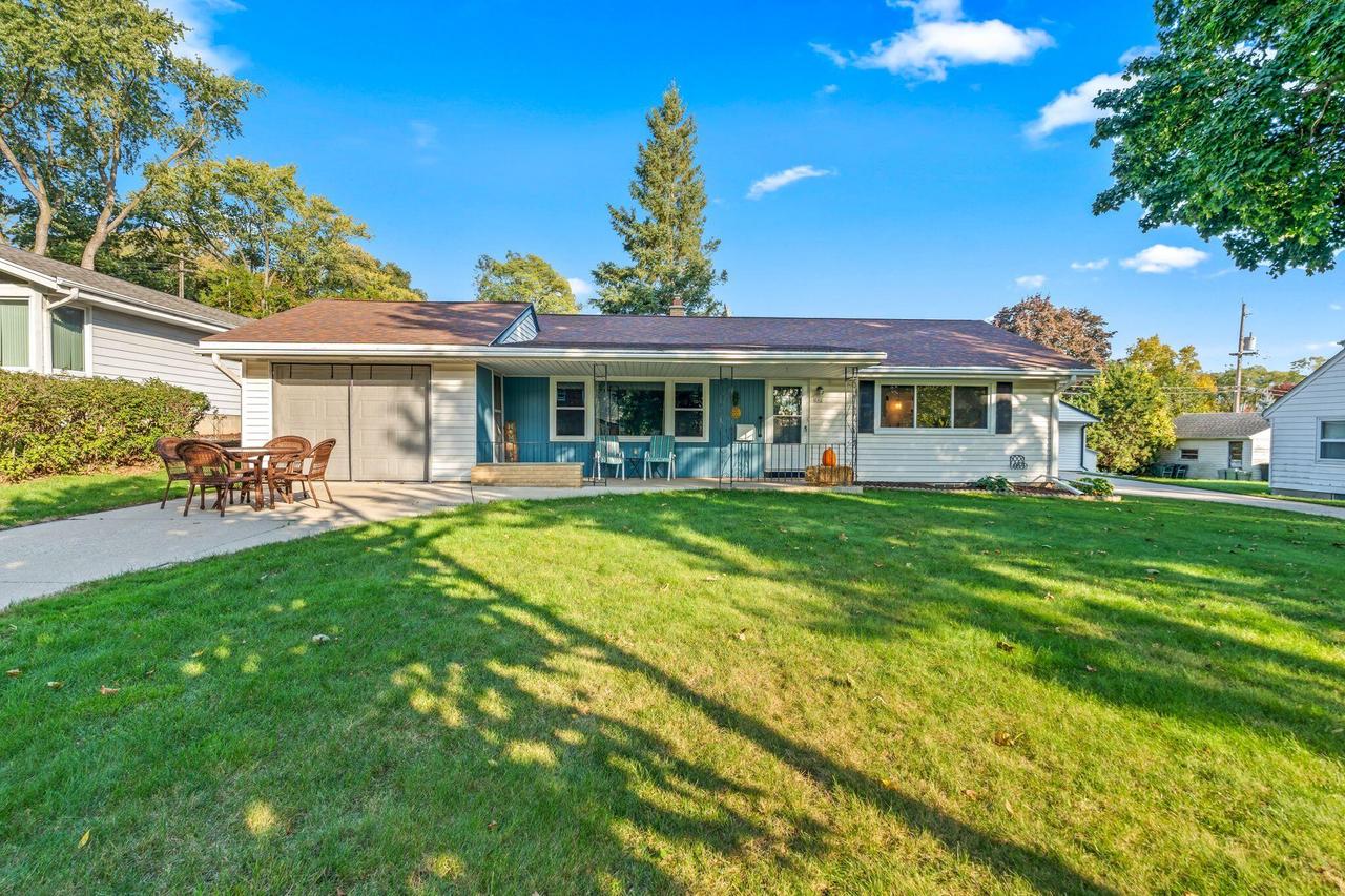 242 N 116th St., Wauwatosa, WI 53226