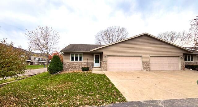 3324 Greenspire Ln, La Crosse, WI 54601