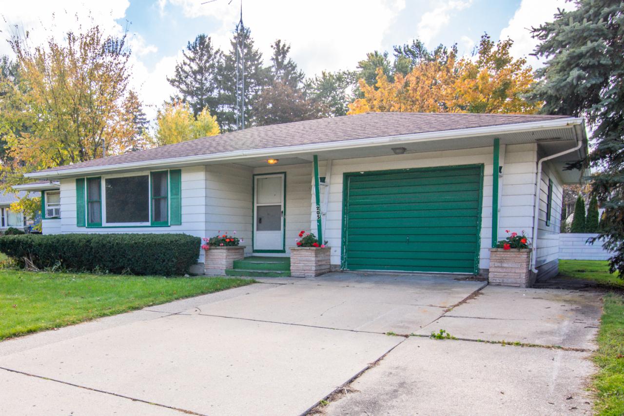 205 E Spaulding St, Watertown, WI 53098
