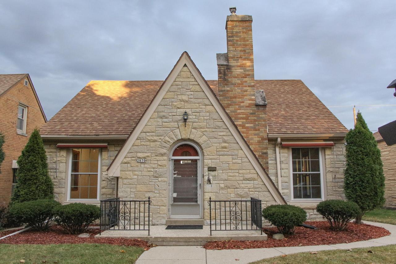 2870 S 47th St, Milwaukee, WI 53219
