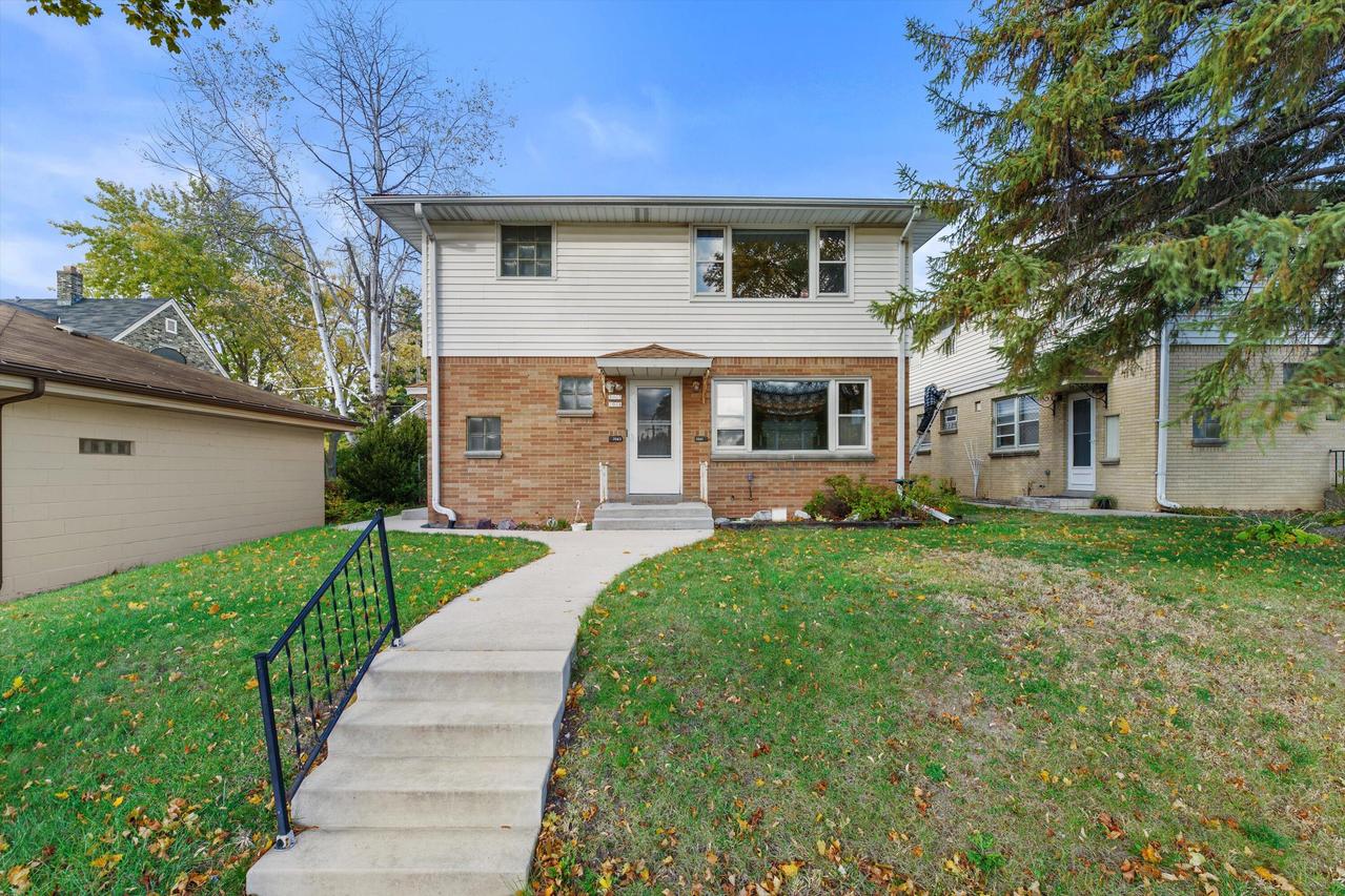 2061 S 67th Pl, West Allis, WI 53219