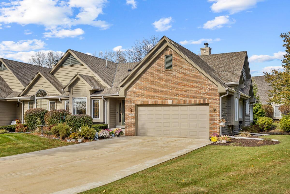 18710 Follett Dr, Brookfield, WI 53045