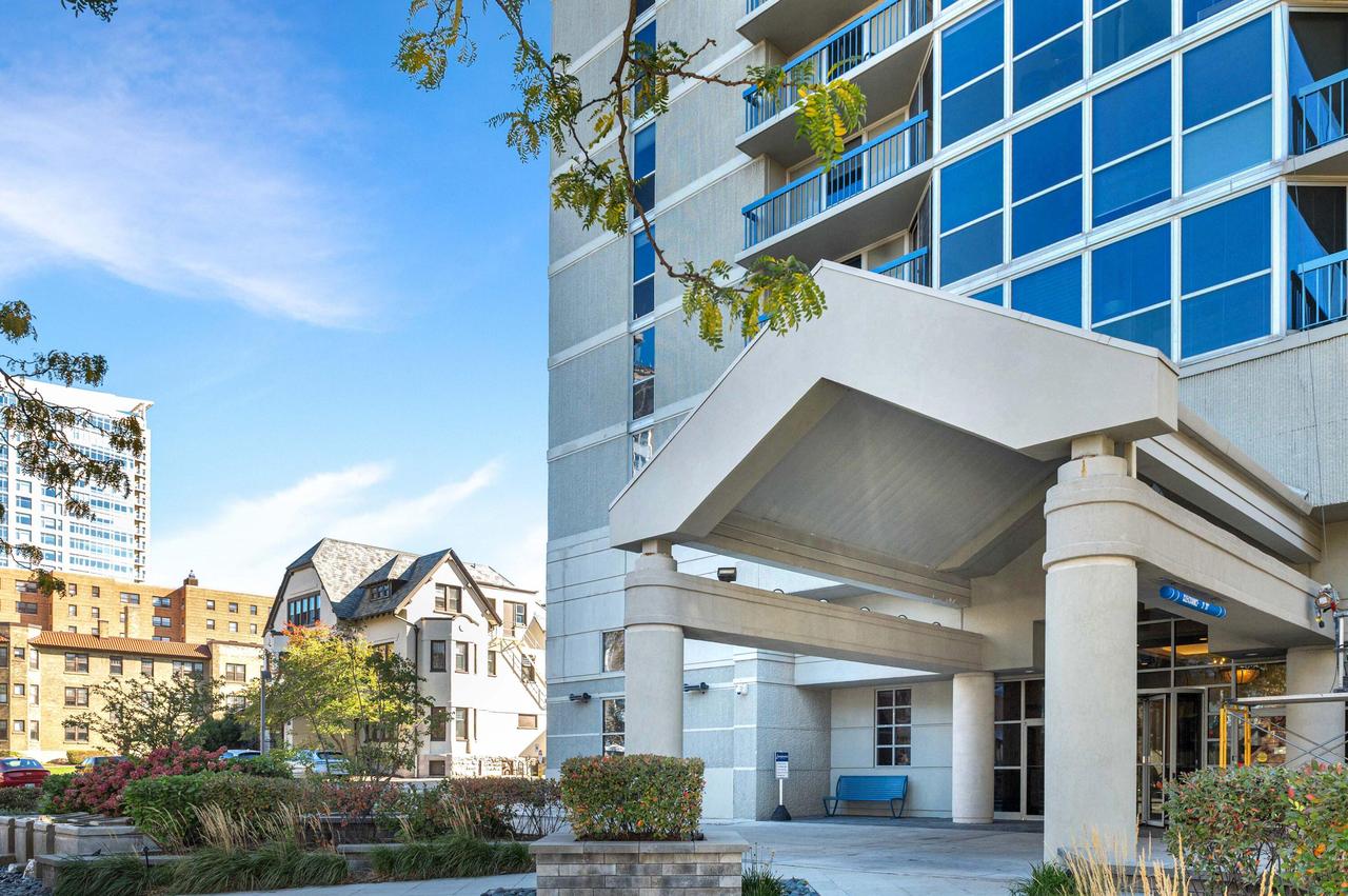 1660 N Prospect Ave #702, Milwaukee, WI 53202