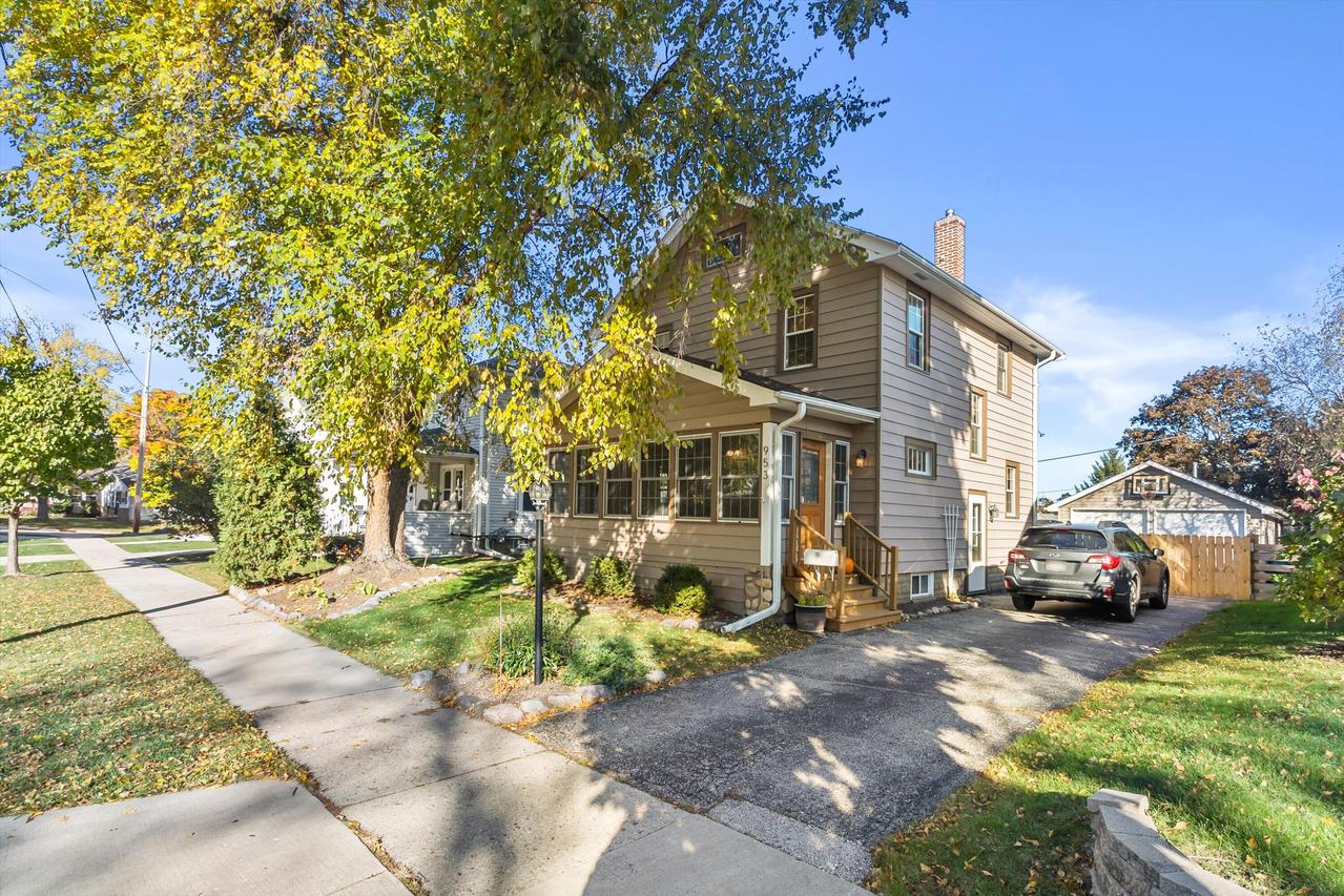 953 Genesee St, Waukesha, WI 53186