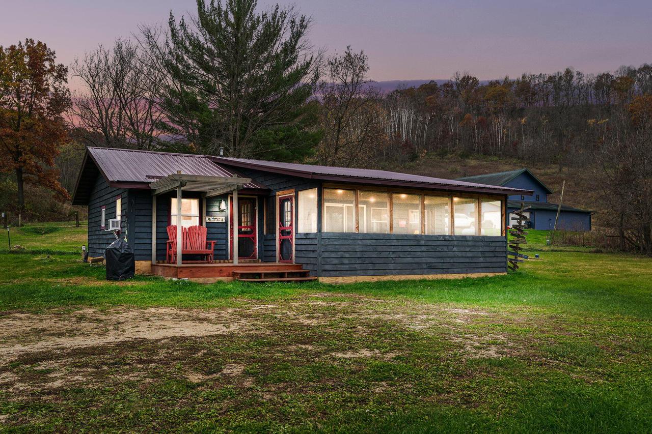 865 Us Hwy 61 -, Readstown, WI 54652