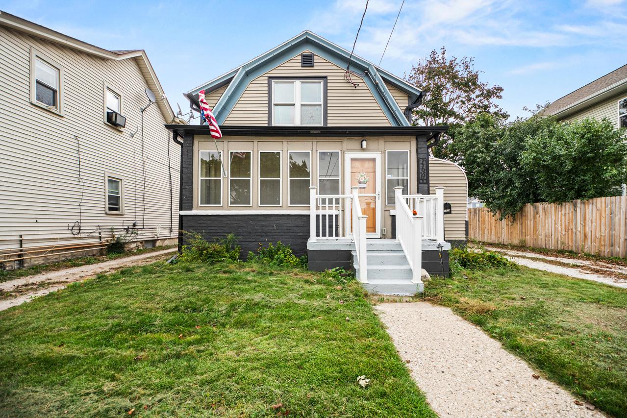 1139 White Rock Ave, Waukesha, WI 53186