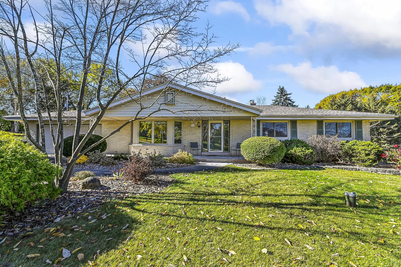 W279N4997 S Courtland Cir, Lisbon, WI 53072