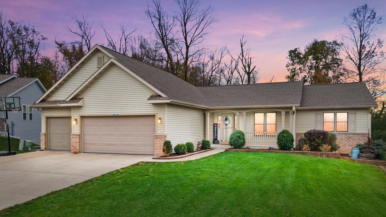 N8219 Pritchard Farm Rd, Ixonia, WI 53036