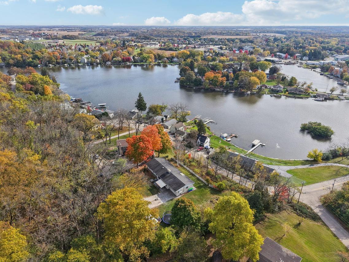 150 Riverside Dr, Waterford, WI 53185