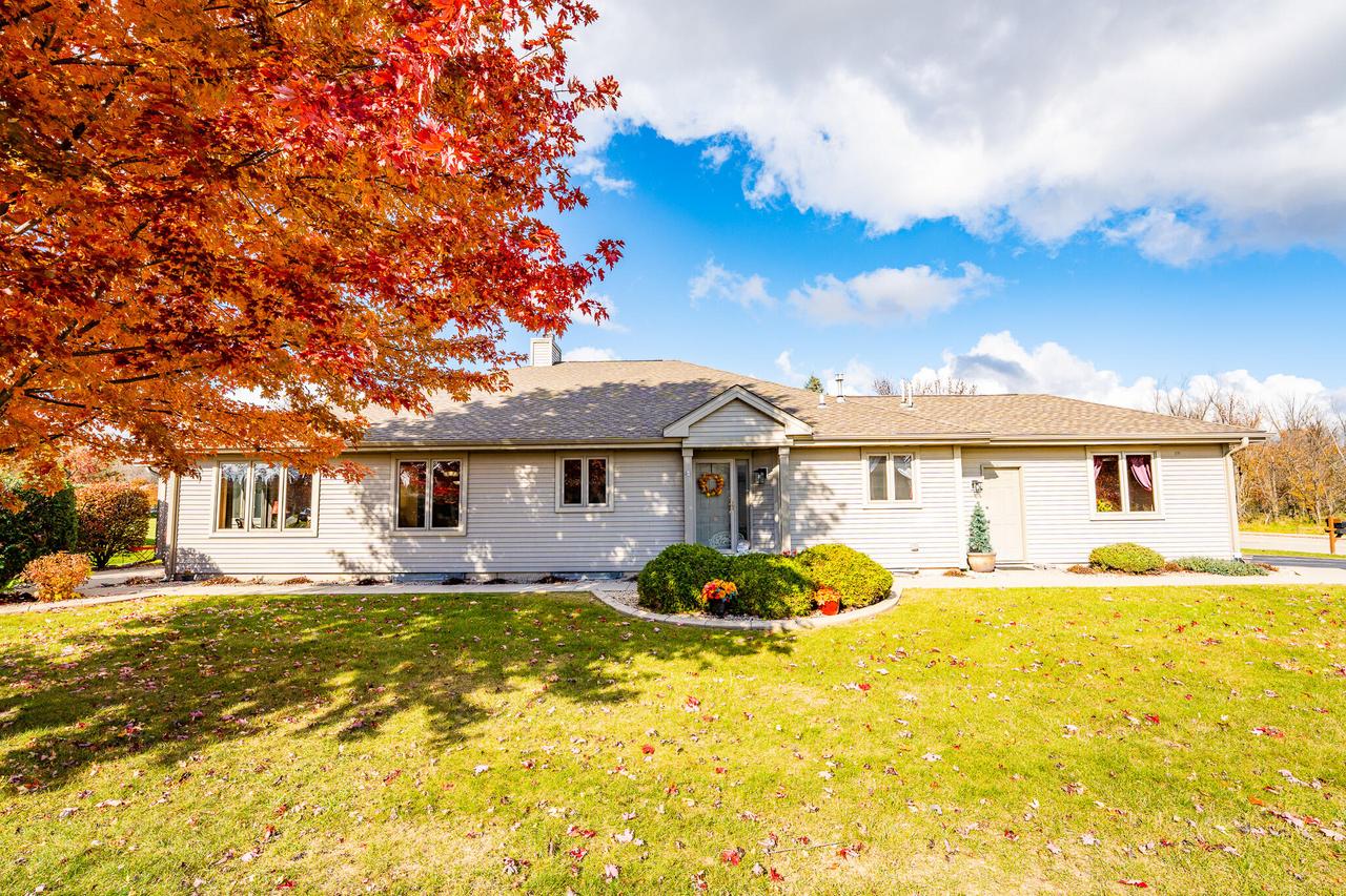 W174N8125 Shady Ln, Menomonee Falls, WI 53051