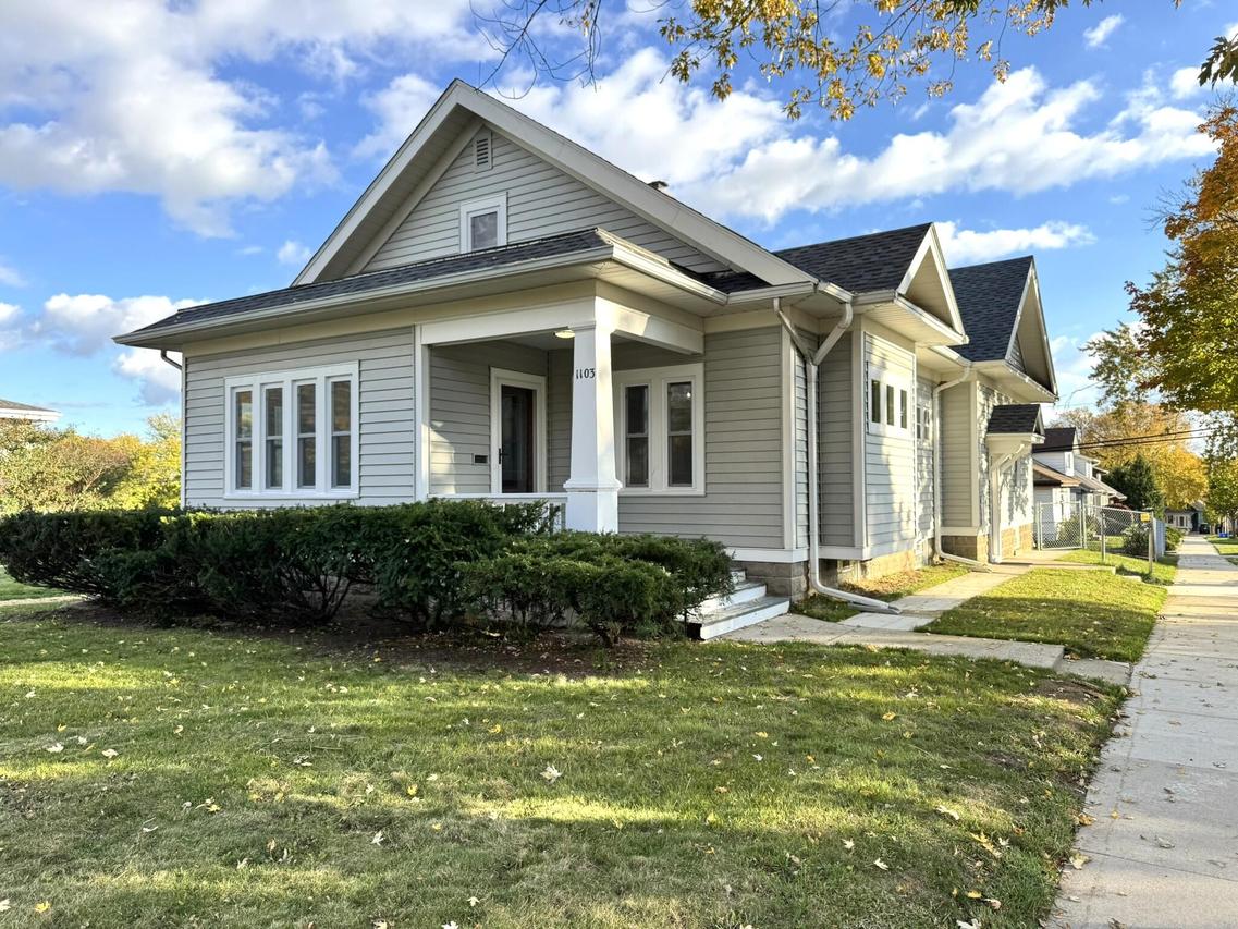 1103 Arcadian Ave, Waukesha, WI 53186
