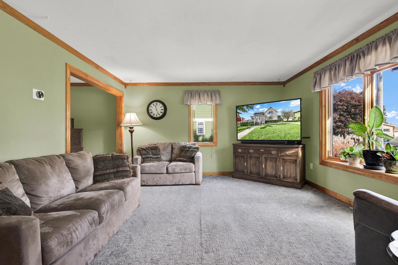 7337 N Vine St, Lannon, WI 53046