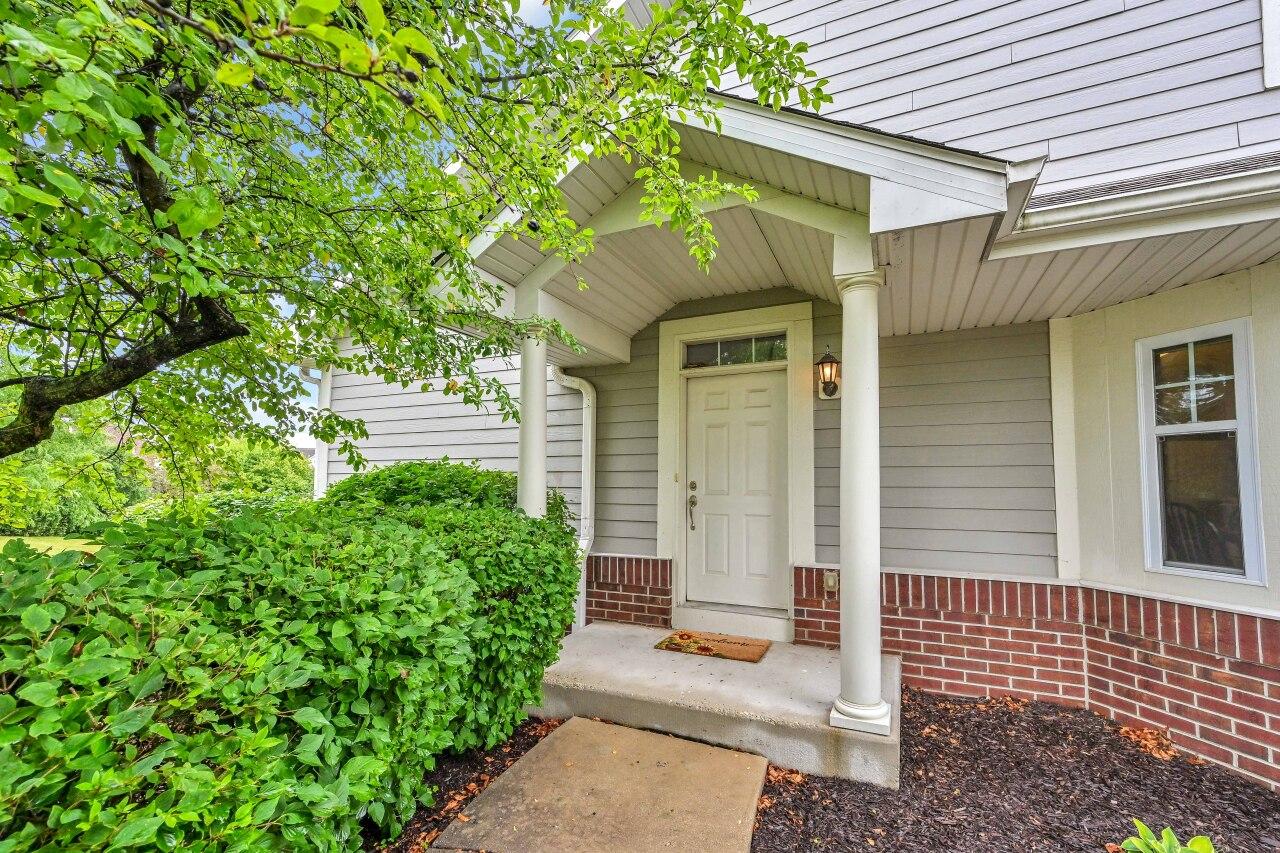 12252 W Jefferson Ter, Franklin, WI 53132