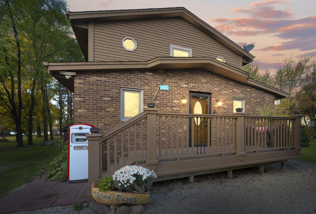 8508 Fox River, Waterford, WI 53185