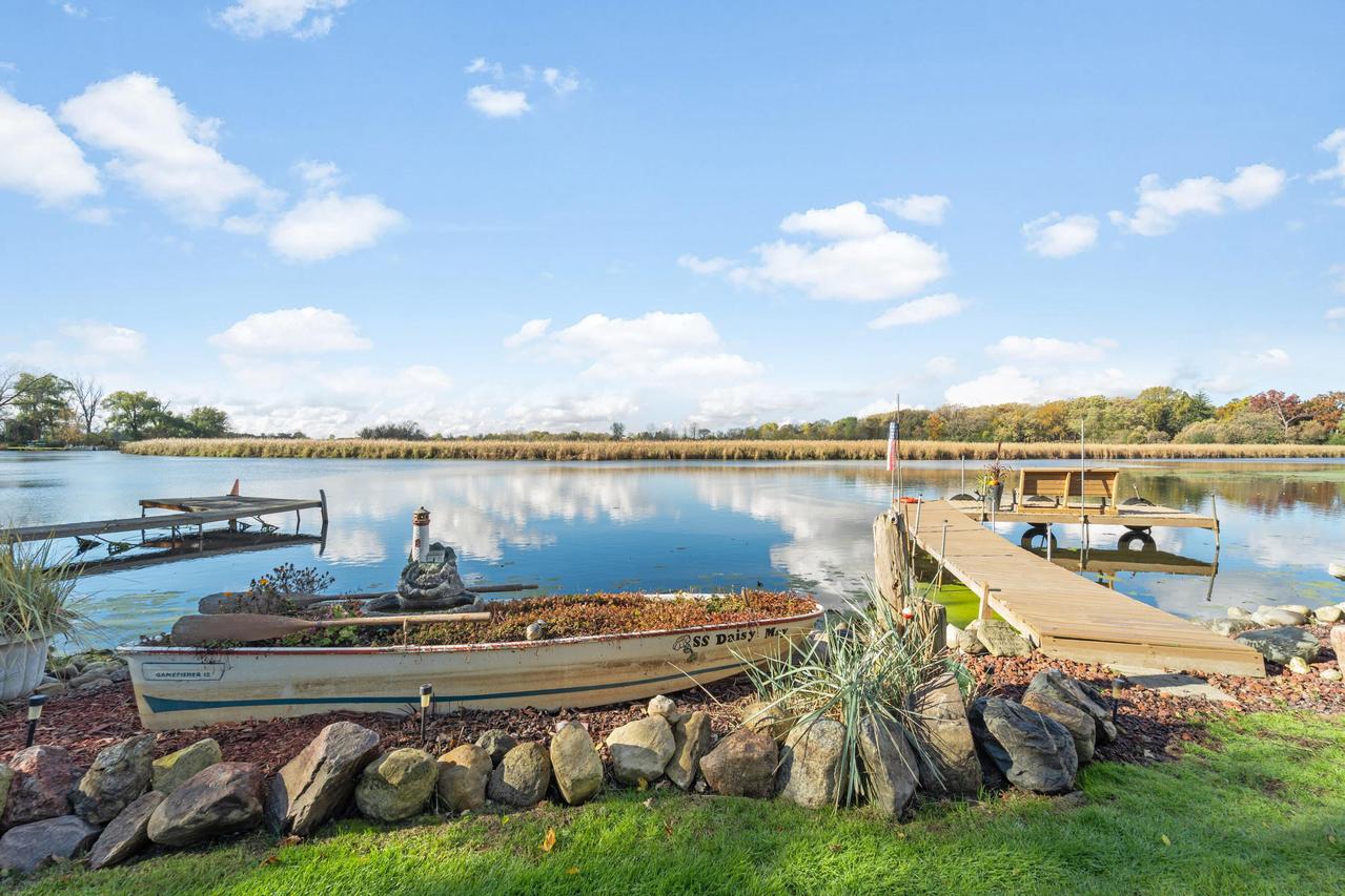 8508 Fox River, Waterford, WI 53185