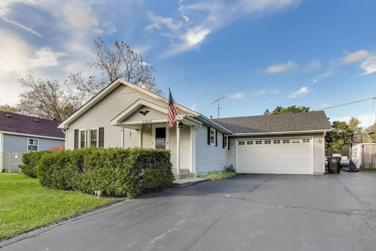 23624 124th St, Salem Lakes, WI 53179