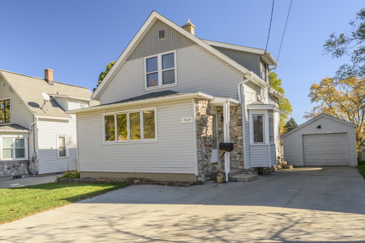 1509 Monroe St, West Bend, WI 53090