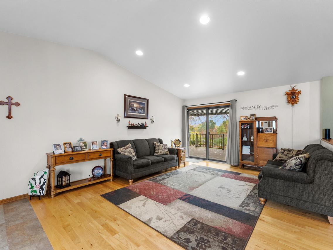 415 S Adams St, Valders, WI 54245