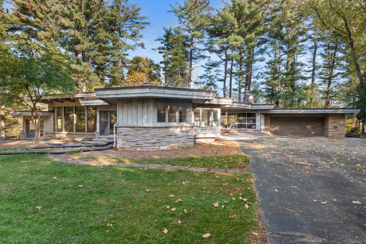 1302 Ridgewood Ln, Wilson, WI 53081