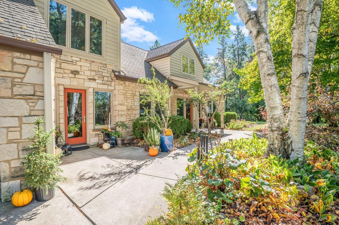 11516 N Spring Ave, Mequon, WI 53092