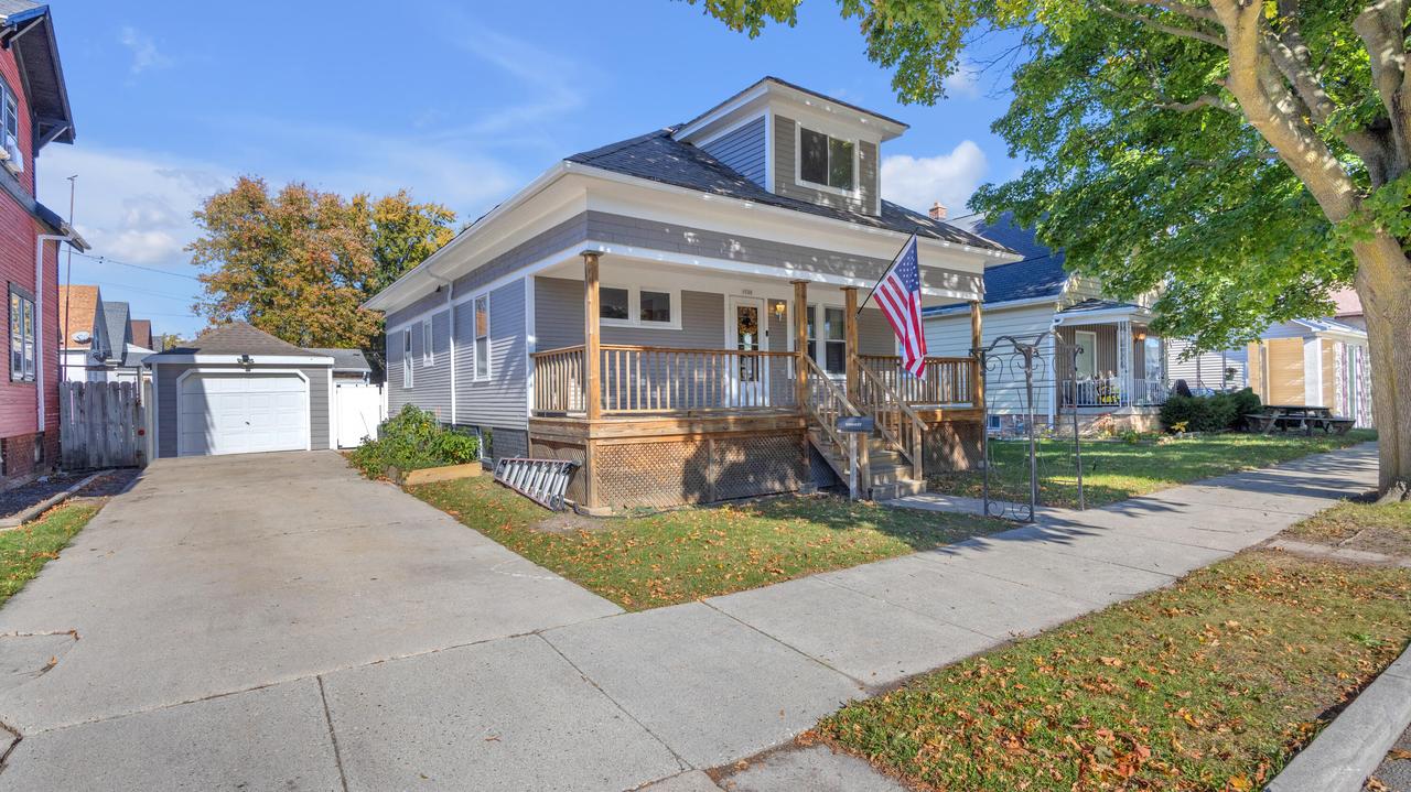 1720 Alexander Ct, Sheboygan, WI 53081