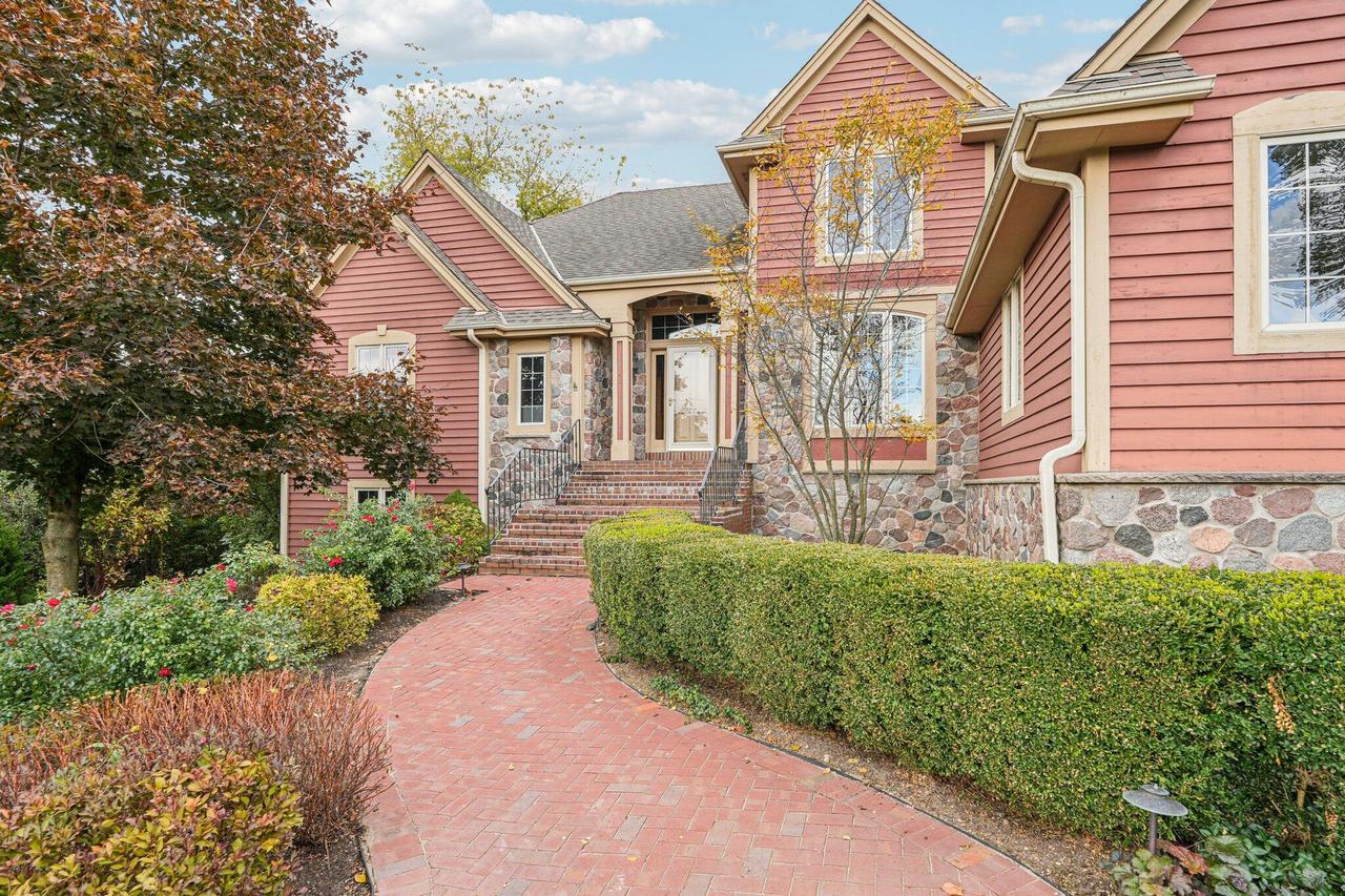 1382 Cedarton Pkwy, Cedarburg, WI 53024