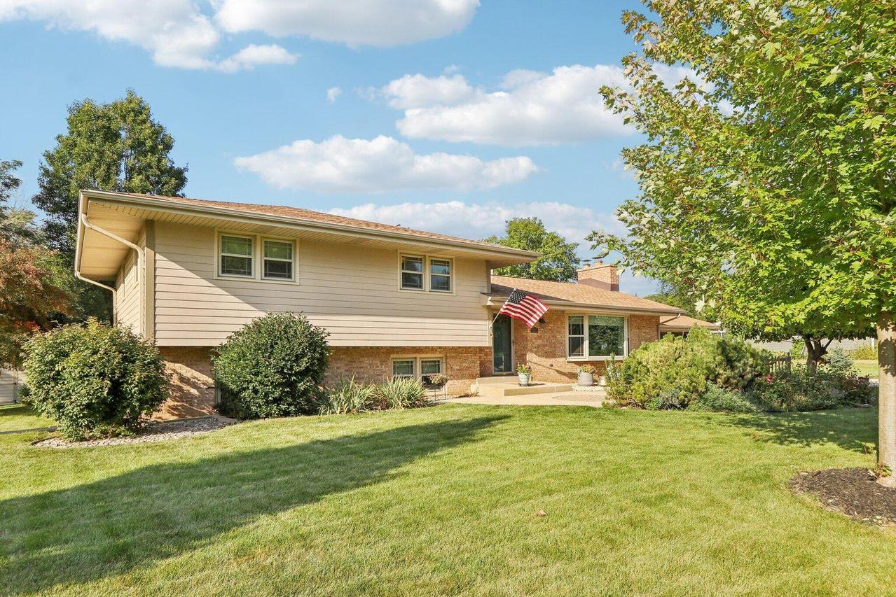 15300 Fieldstone Dr #., Brookfield, WI 53005